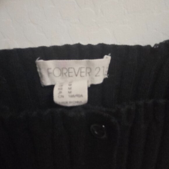 Crop top black Sweater like-Size Medium-Forever 21 faux button front - Picture 2 of 3
